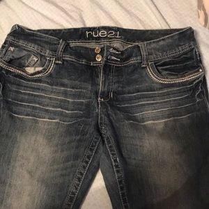 Rue21 size 15/16 curvy capris